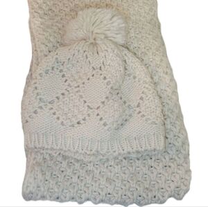 Old Navy Acrylic Knit Cream Hat Beanie & Infinity Scarf Set Women's